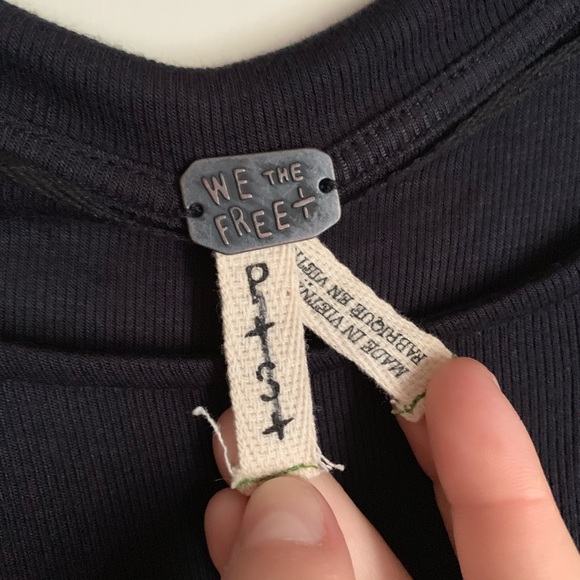 🌸 WE THE FREE Fitted Neck Cutout Top - Picture 5 of 7